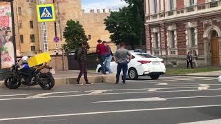 ДТП с мотоциклистом на съезде с Литейного моста на Воскресенскую набережную