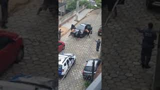 Polícia Militar cerca três no centro de Domingos Martins (Vídeo 01)| ✅ INSCREVA-SE NO CANAL