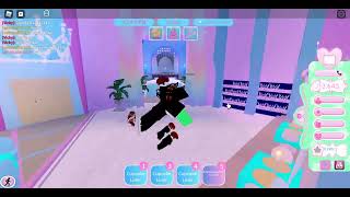 Video 150: Going to school in Royale High