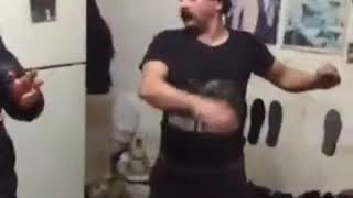 بروسلی زمانه ات را بشناس😂. خدایا با اینا مار رو کردی 80 ملیون آخه؟😂😂😂😂😂