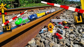 Menemukan dan Merakit Kereta Santa FE Railway RC, Kereta Green Alien, Kereta Superman Justice League