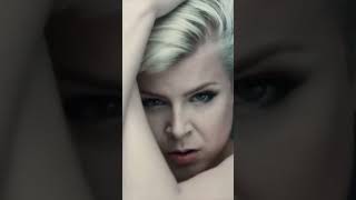 Robyn - Dancing On My Own (Song Analysis)