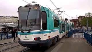 Départ d'un tramway TFS de la RATP sur le T1.