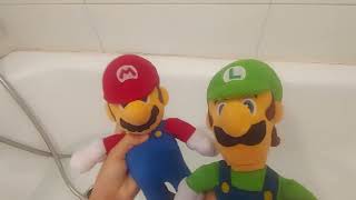 Mario and Luigi have fun in the bathtub 💧