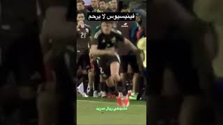 يواصل فينيسيوس تدمير المدافعين