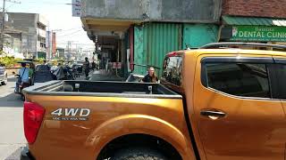 how a tourist crosses the street in the Philippines. BALIKATAN 2019