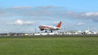 Lisbon: A319-111 G-EZBA easyJet Airlines landing from CDG (Paris-France)