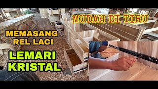 Memasang rel laci lemari kristal_Alga Elga