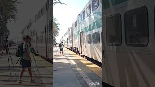 Metrolink 942 departs Fullerton with a 2-tap #train #railfanusa #metrolink #942 #railfan #fullerton