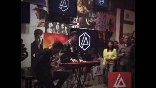 LINKIN PARK -" Talking to Myself" (Short Clip) [Live Debut]