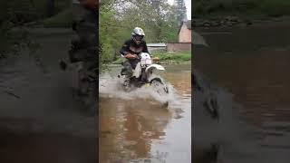 River crossing north Yorkshire #rivercrossing #dr350 #wet  #suzuki