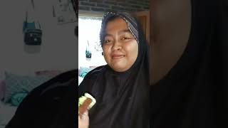 suapan kue untuk bude