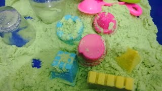 ASMR ODDLY SATISFYING GREEN KINETIC SAND PLAYS WITH DUCK RACE.. LET'S PLAY TOGETHER