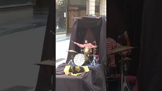 Mini baterista nas calles de Buenos Aires #argentina →curta e se inscreva no canal EMBARCANDO.COM