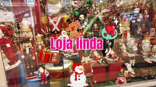 Essa loja é repleta de itens de Natal|muitas opções e temas