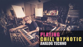 Playing Hypnotic Chill Analog Techno: The Stars - Caught In Joy