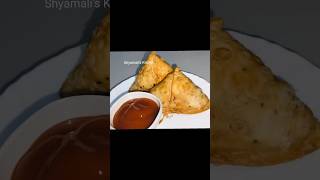 Aha Samosa Bada Majedar😋 #shorts #food #shortsfeed #youtubeshorts #ytshorts #samosa #cooking #foodie