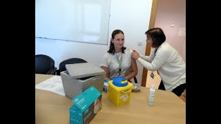 HSE in the South East: Top up on your immunity with the Flu and COVID-19 booster vaccines.