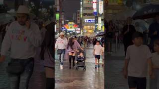 Broma del teléfono en Japón 🤣 se le callo el niño 😛