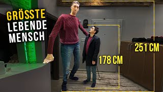 Der größte Mann der Welt (251 cm)