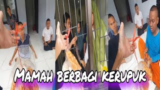 Mamah berbagi kerupuk | Anak2 yjb ngumpul malam main gitar #sosial #yayasan #odgjbaik