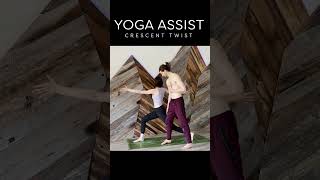 Crescent Pose Assist | Yoga Teacher Tips #yoga #yogateacher #yogatips #yogapractice