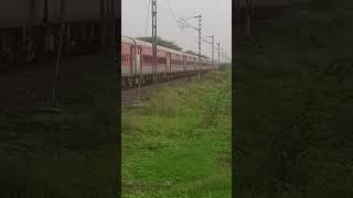 #hindisong #music #bollywood #song #traintraveler #railway #ytshorts #traintravel #indianrailways