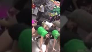 Girls in green can twerk! Video by Bailaconmicho