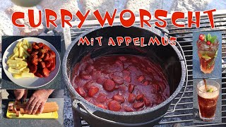 Curryworscht mit Appelmus im Dutch Oven Currywurst mit Pommes