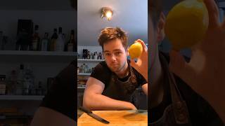 How to cut lemons for a bar 🍋🔪 #bartending #fruity