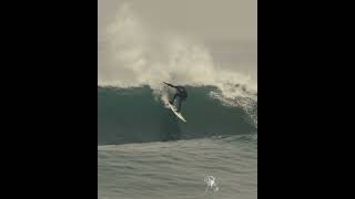 Taylor Knox finding shade on an overcast day… #surf #surfvideo #sandiego #sonya6400 #sony200600