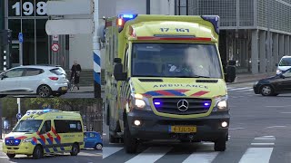 Ambulances 16-179 en 17-161 met spoed naar het Erasmus Medisch Centrum in Rotterdam