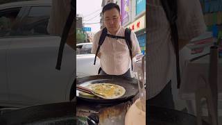 Street food🇨🇳 Chinese pancakes with sausage😋 / Уличная еда🇨🇳 Китайские блины с сосиской😋