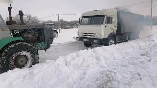 Камаз остался ночевать в снегу?