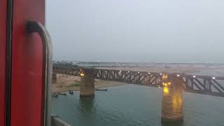 4 minutes on Iconic Bridge of Rajahmundry 🚂🚂😘😘😘 #viral #love #technology #video