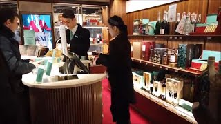 London walk: 10 minutes in the Royal Exchange at Bank where I Christmas shop in Fortnum & Mason