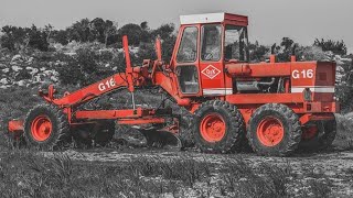 Sensitive and obsessive movement of the grader to clean the alley from garbage and dirt