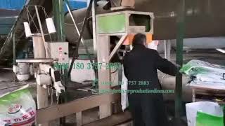 Fertilizer packing machine packs the fertilizer products