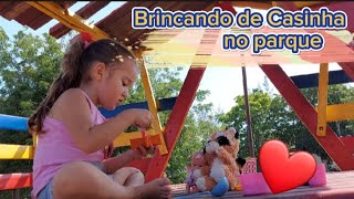 Brincando de Casinha com o meu guaxinim   no parque