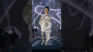 Model Kid Phạm Hoàng Trà My từng bước catwalk thật cuốn-Siêu Sao nhí Academy