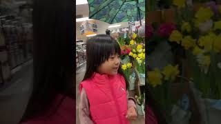 She loves the flowers and blooms section of the supermarket 🍓