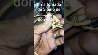 tomada de uso doméstico de 3 pino .