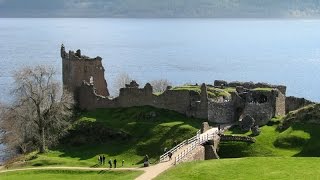 Urquhart Castle. ЗАМОК УРКХАРТ В ШОТЛАНДИИ НА БЕРЕГУ ОЗЕРА ЛОХ-НЕСС