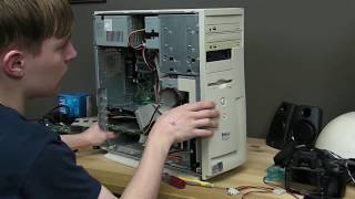 The Ultimate Windows 98 Gaming PC (Almost)