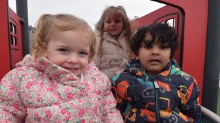 Plant wrth eu boddau gydag ardal chwarae newydd - Children thrilled by Townhill's new play area