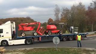 Les gilets jaunes relâchent des camions à Flers