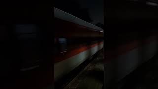 #12665 Howrah Kanniyakumari SF Express overtakes Chengalpattu EMU at Guduvanchery | Indian Railways