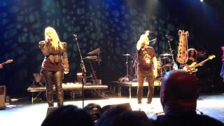 The B-52's Give Back My Man Live at The Majestic Ventura Theater 2/9/13