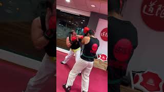 CLASE DE KICK BOXING EN BARCELONA | PRUEBA CLASE GRATIS