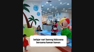 Queen's and kidzoona menari with anak anak pintar